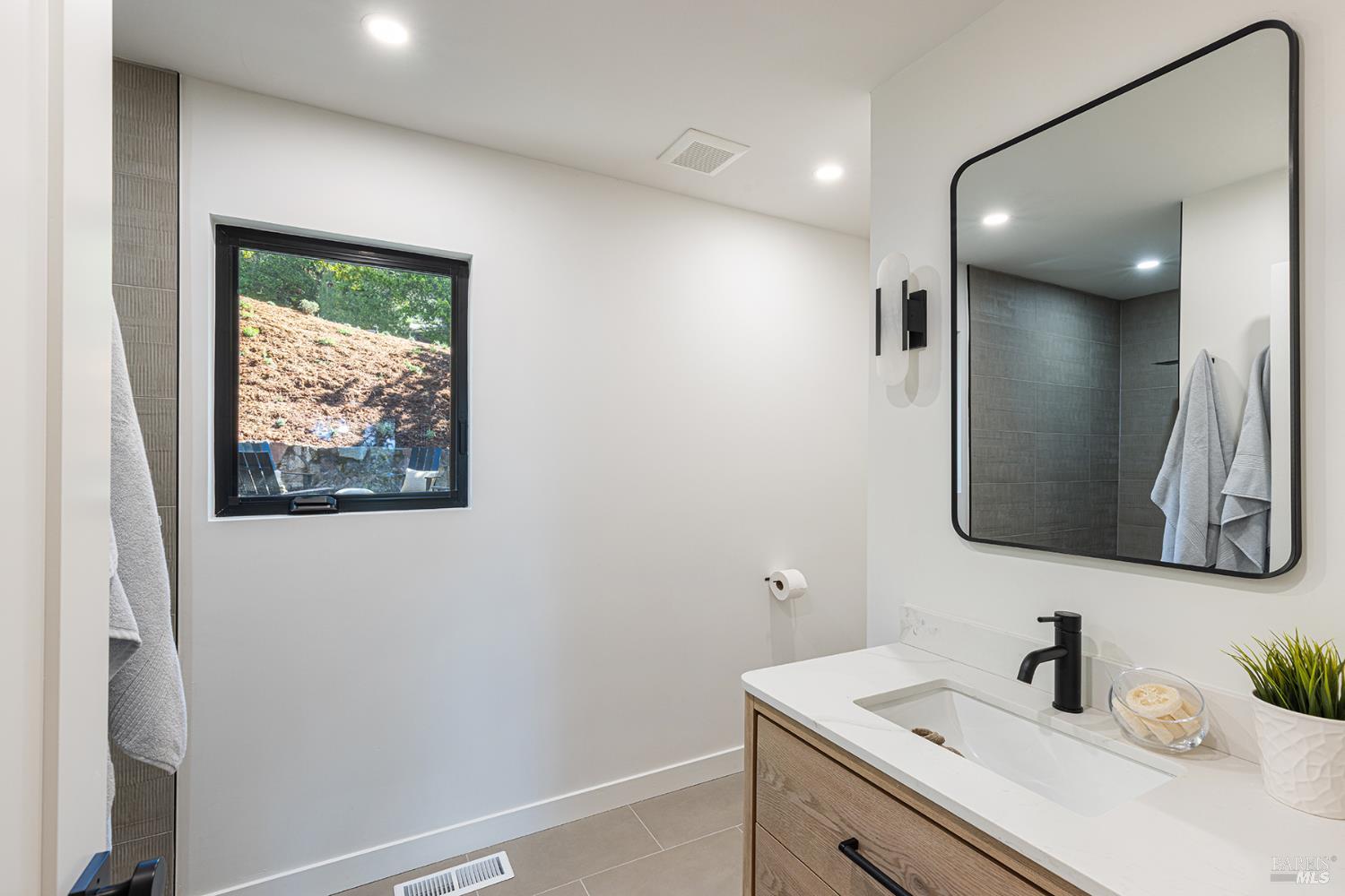 Detail Gallery Image 41 of 74 For 559 E Spring St, Napa,  CA 94559 - 3 Beds | 3/2 Baths