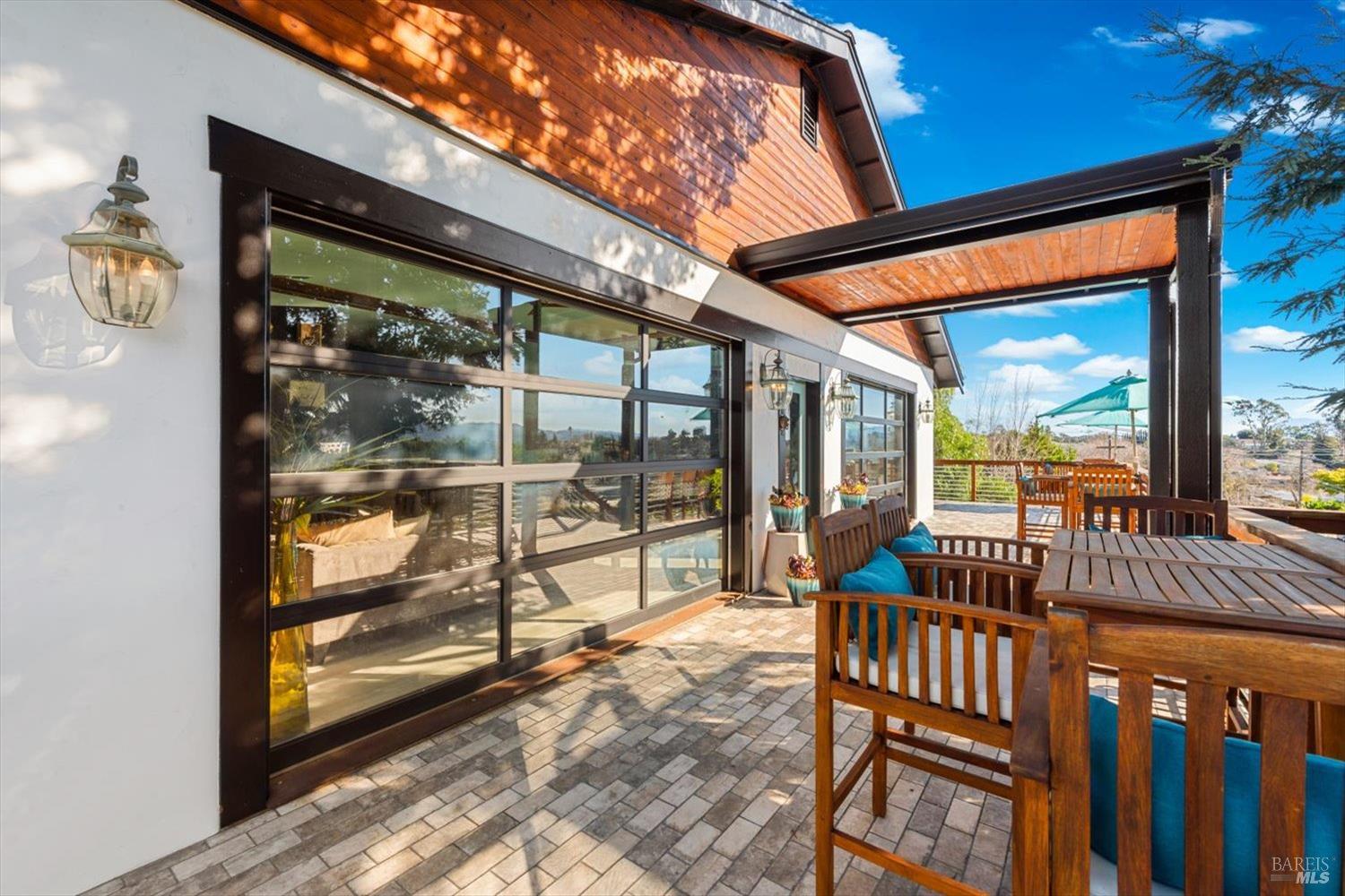 Detail Gallery Image 5 of 99 For 2135 E 2nd St, Benicia,  CA 94510 - 5 Beds | 4 Baths