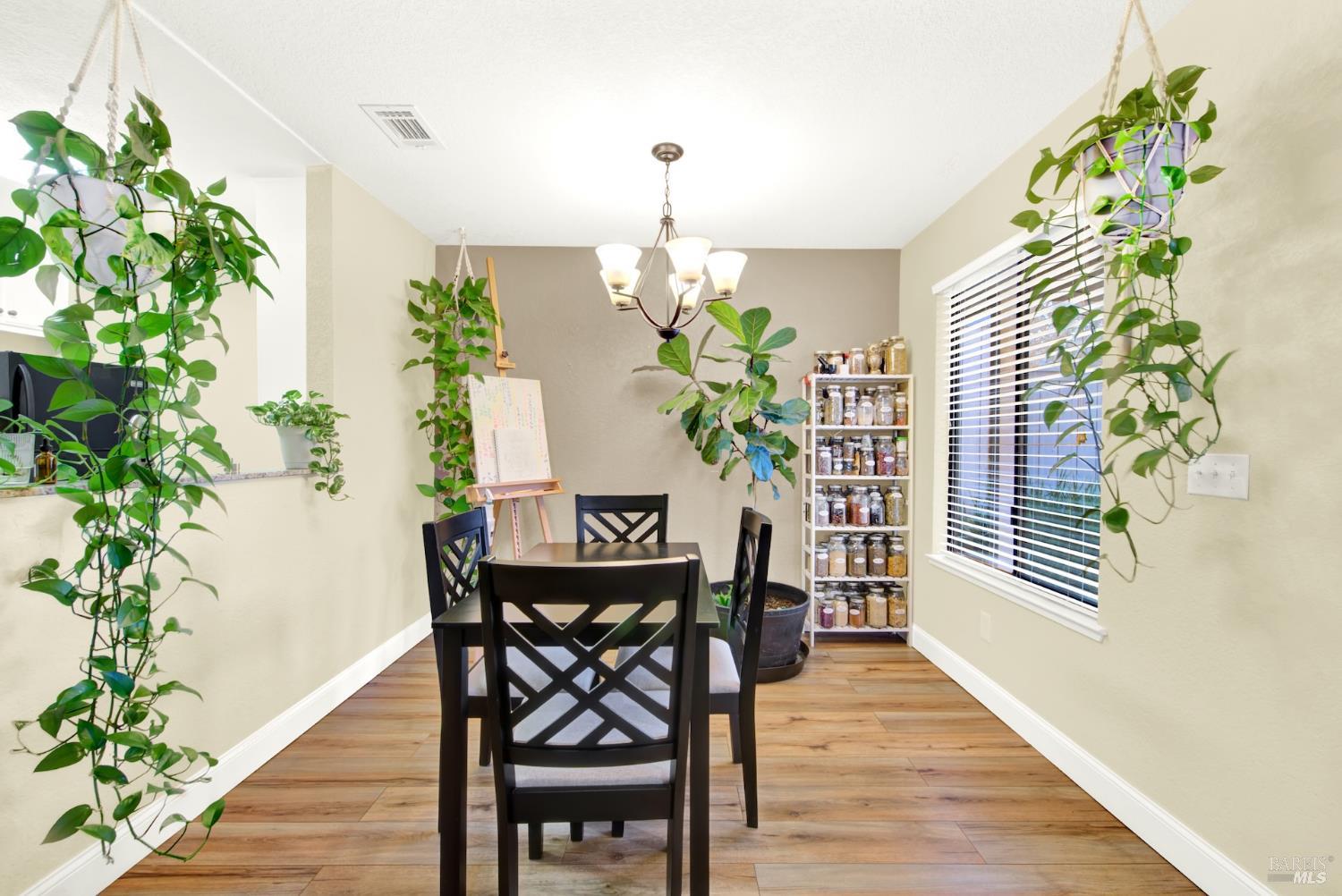 Detail Gallery Image 10 of 55 For 1801 Marshall Rd #801,  Vacaville,  CA 95687 - 2 Beds | 2 Baths