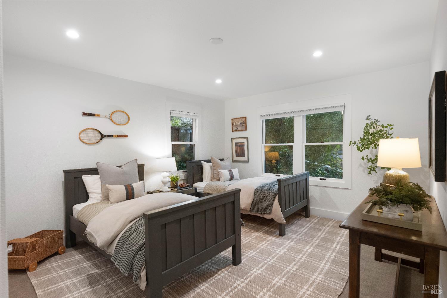 Detail Gallery Image 25 of 38 For 13605 Garric Ave, Glen Ellen,  CA 95442 - 5 Beds | 4/1 Baths