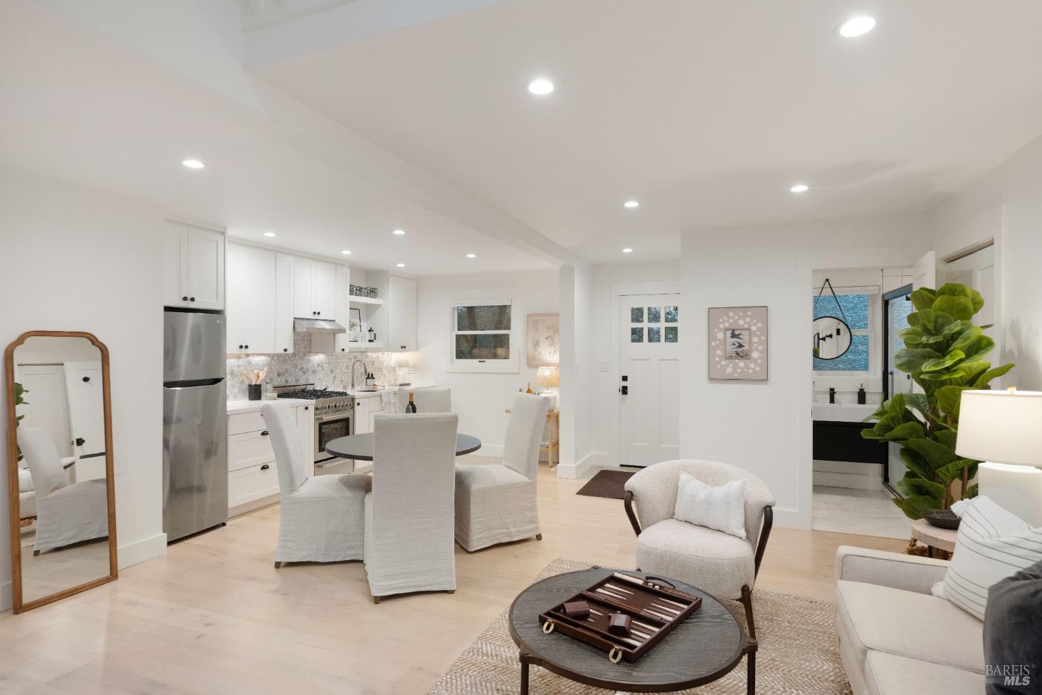 Detail Gallery Image 31 of 38 For 13605 Garric Ave, Glen Ellen,  CA 95442 - 5 Beds | 4/1 Baths