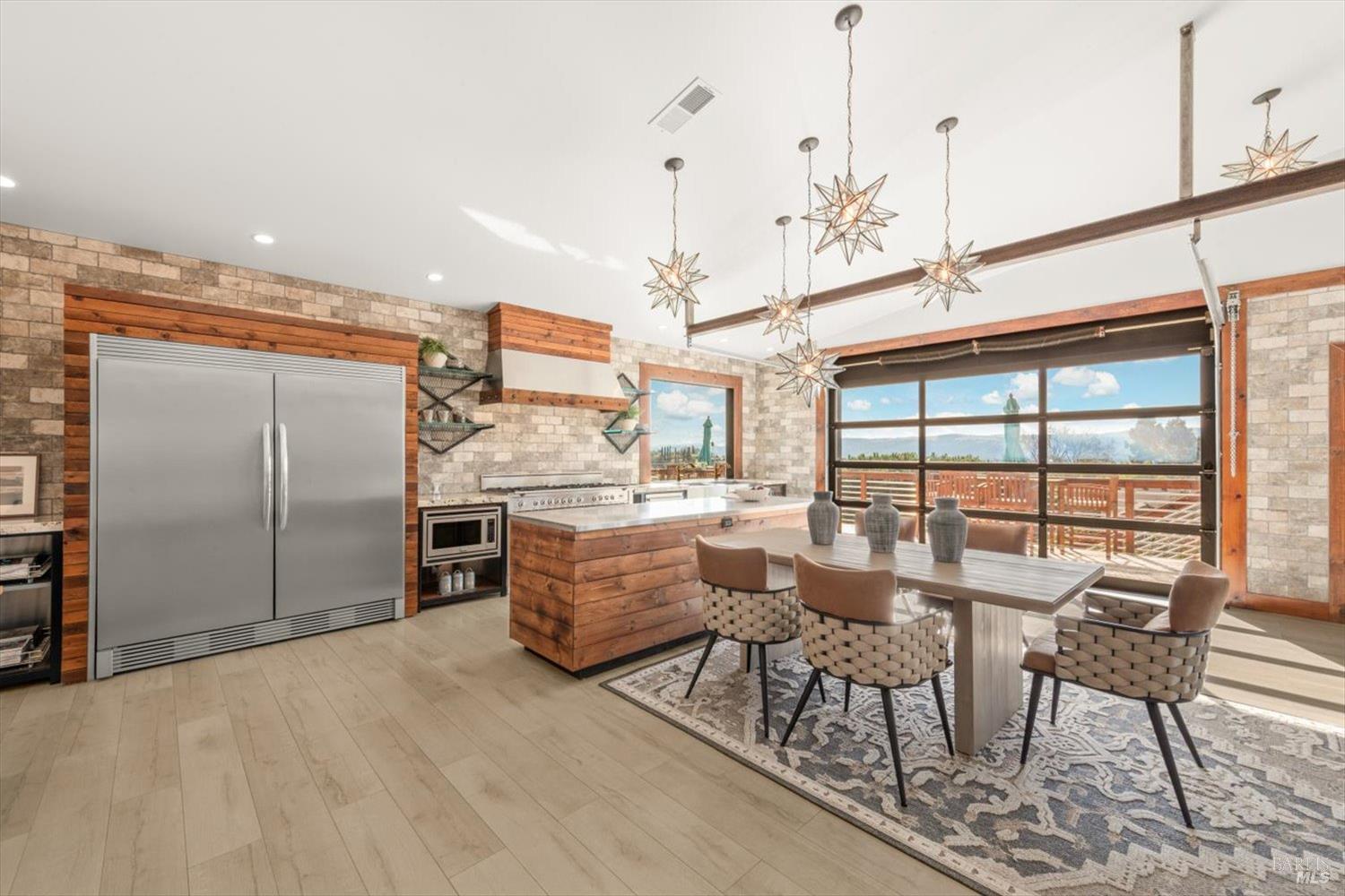 Detail Gallery Image 16 of 99 For 2135 E 2nd St, Benicia,  CA 94510 - 5 Beds | 4 Baths