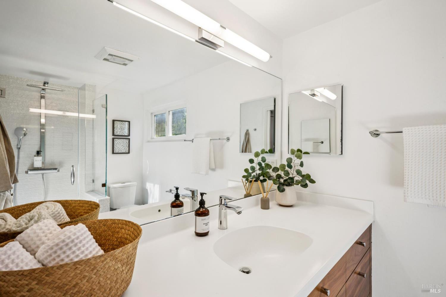 Detail Gallery Image 12 of 28 For 763 Marin Dr, Mill Valley,  CA 94941 - 3 Beds | 3 Baths