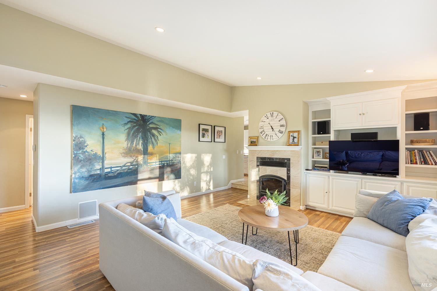 Detail Gallery Image 9 of 48 For 1625 Madrone Ave, Healdsburg,  CA 95448 - 3 Beds | 2 Baths