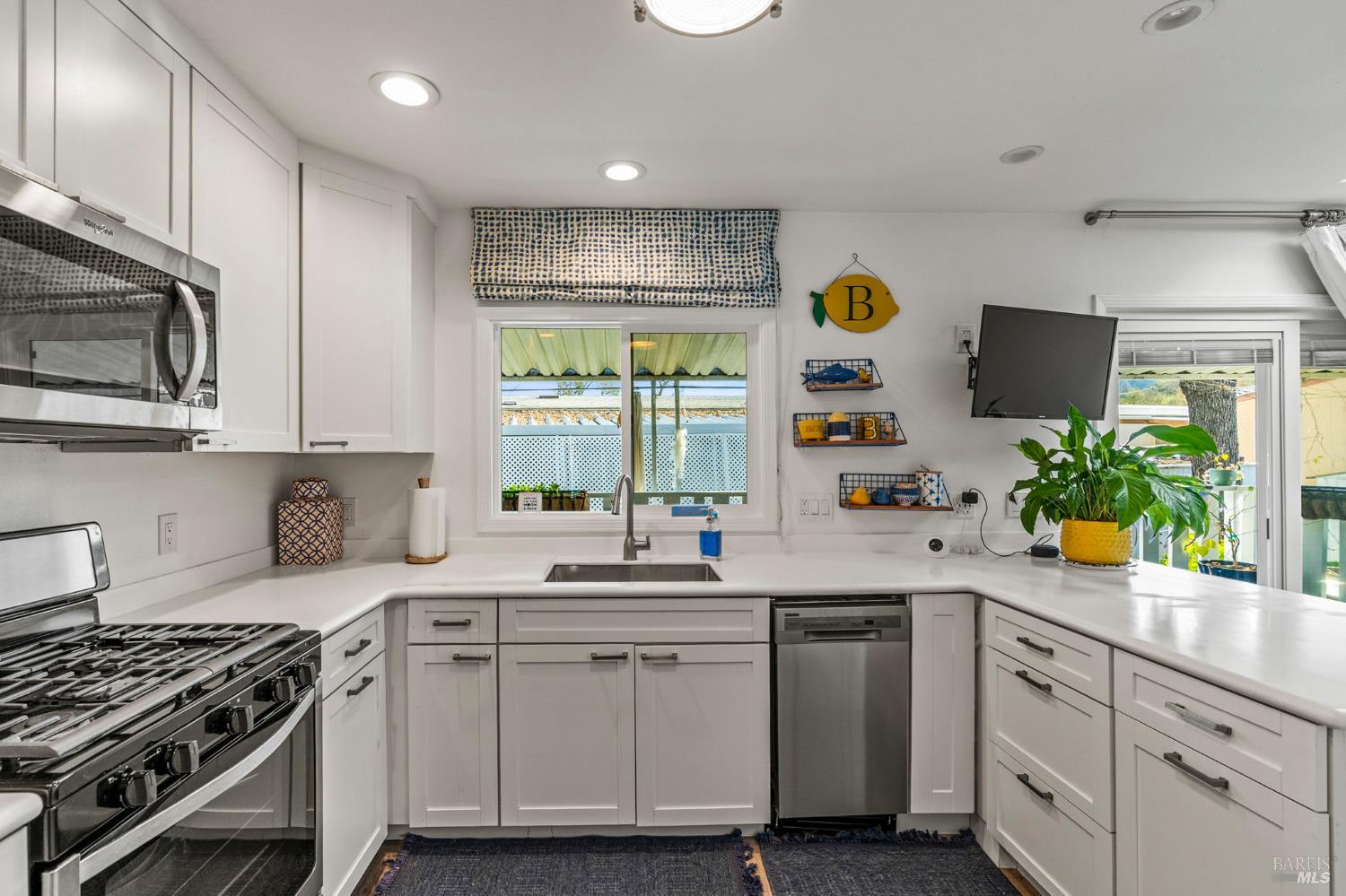 Detail Gallery Image 9 of 22 For 2412 Foothill Blvd  #132 Blvd 132, Calistoga,  CA 94515 - 2 Beds | 2 Baths