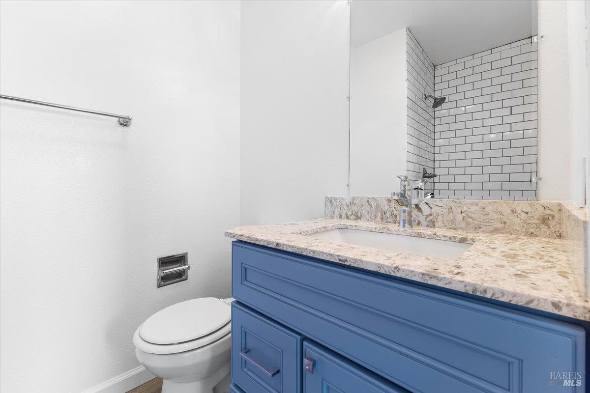 Detail Gallery Image 10 of 12 For 3824 39th Ave #C,  Oakland,  CA 94619 - 2 Beds | 2/1 Baths