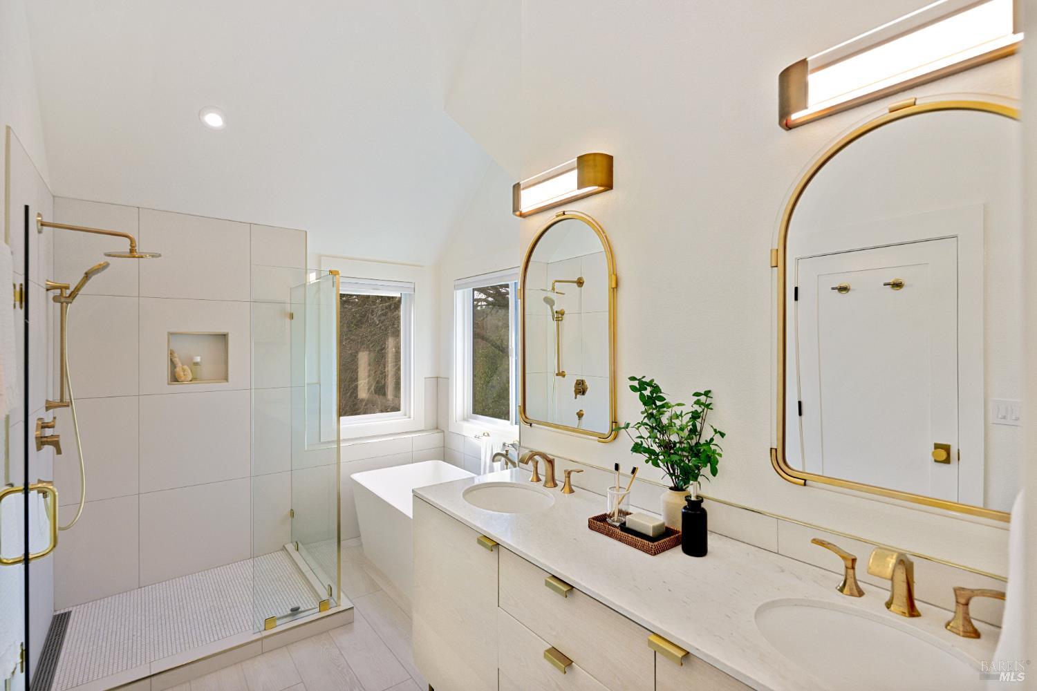 Detail Gallery Image 14 of 38 For 13605 Garric Ave, Glen Ellen,  CA 95442 - 5 Beds | 4/1 Baths