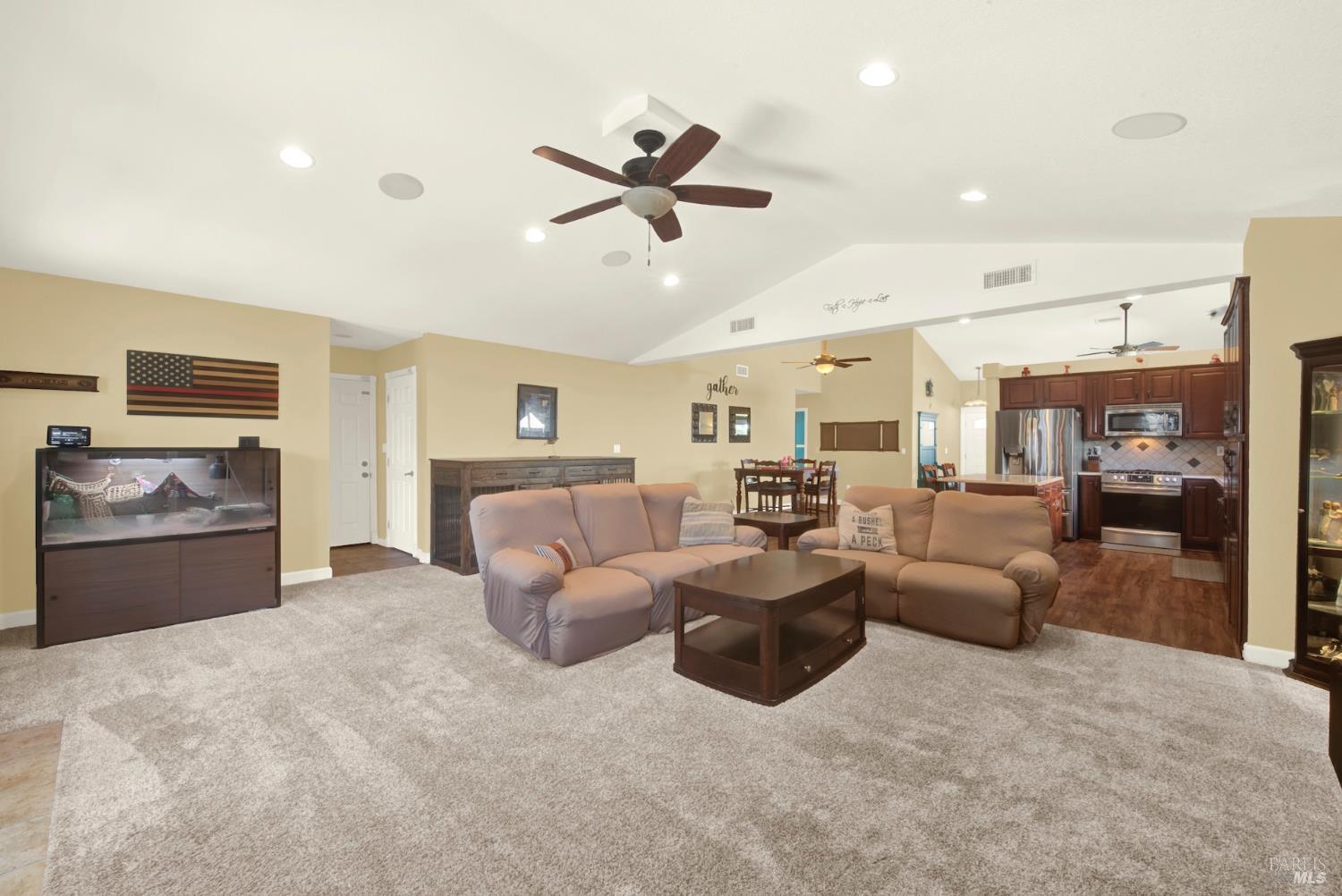 Detail Gallery Image 34 of 64 For 967 Copper Way, Vacaville,  CA 95687 - 3 Beds | 2/1 Baths