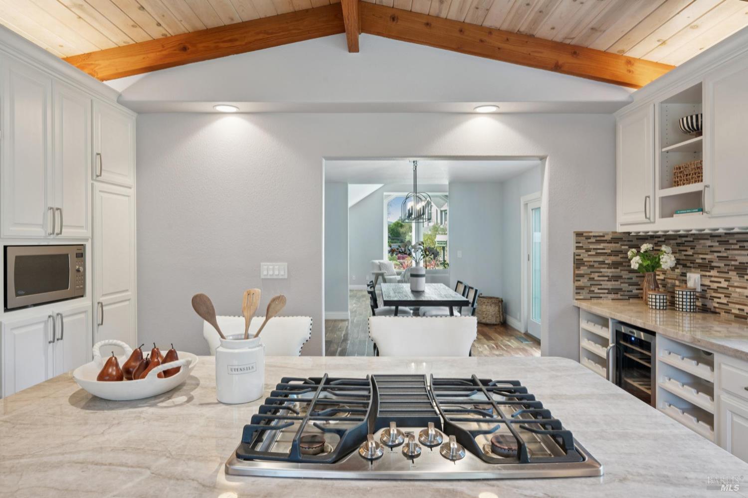 Detail Gallery Image 12 of 69 For 446 Tee Ct, Healdsburg,  CA 95448 - 4 Beds | 3 Baths