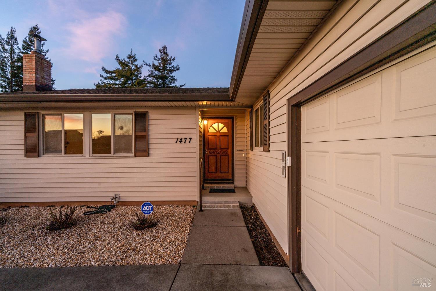 Detail Gallery Image 6 of 54 For 1477 Russell Ave, Santa Rosa,  CA 95403 - 3 Beds | 2 Baths