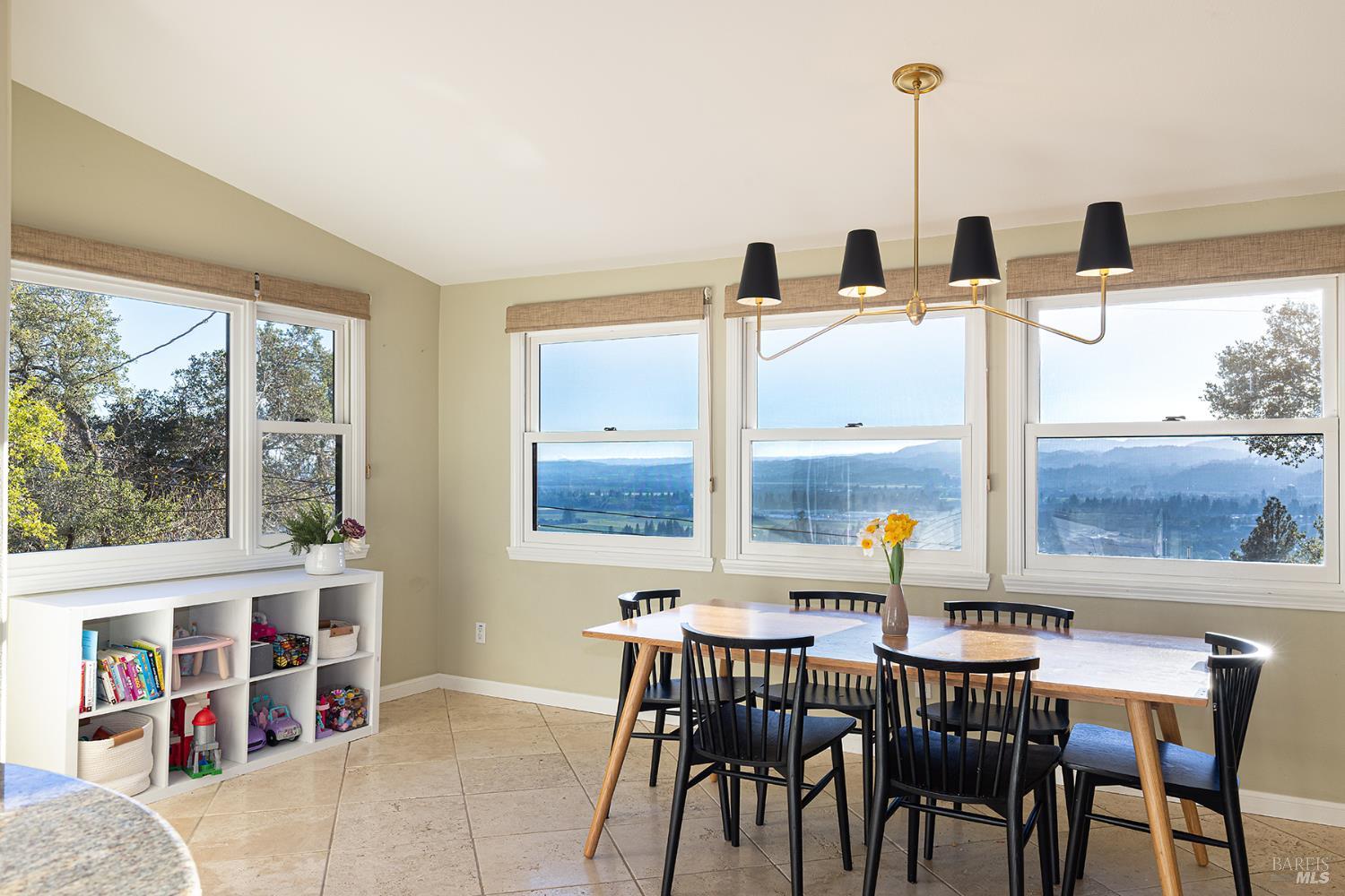 Detail Gallery Image 15 of 48 For 1625 Madrone Ave, Healdsburg,  CA 95448 - 3 Beds | 2 Baths