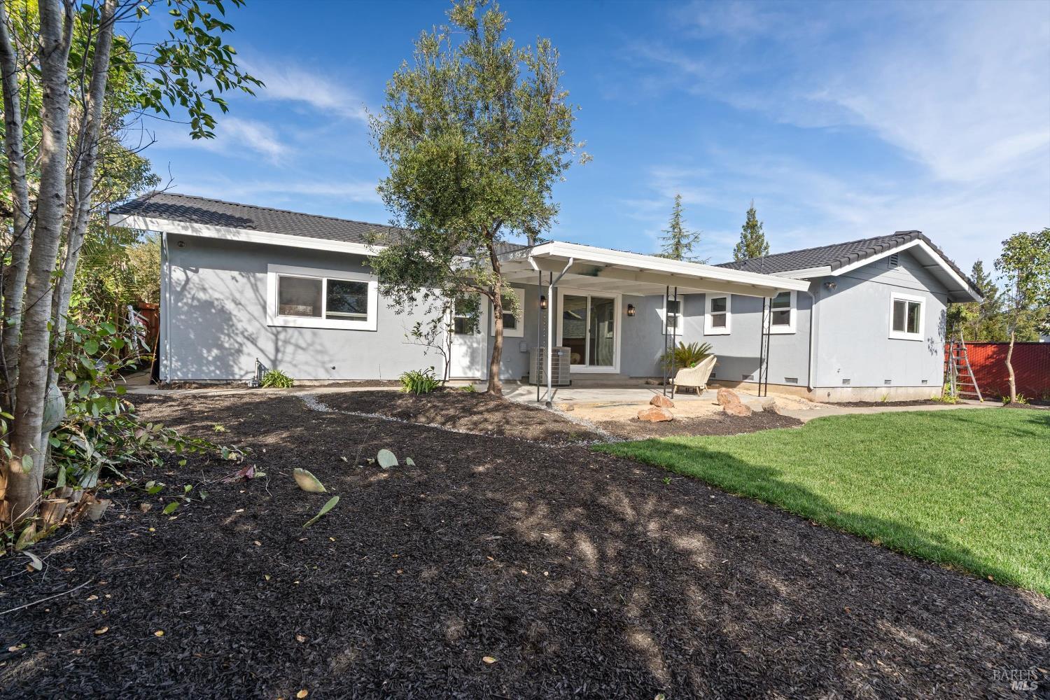 Detail Gallery Image 14 of 17 For 131 Healdsburg Ave, Cloverdale,  CA 95425 - 3 Beds | 2/1 Baths