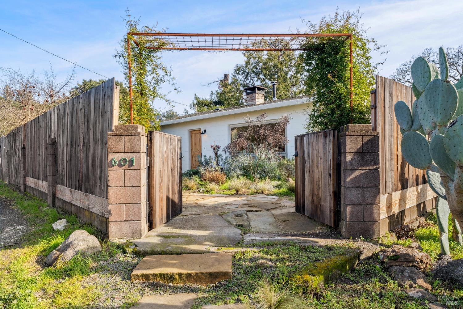 Detail Gallery Image 6 of 39 For 601 Baines Ave, Sonoma,  CA 95476 - 2 Beds | 1 Baths