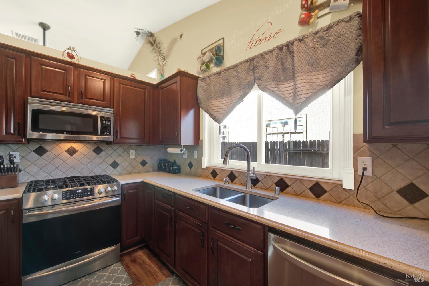 Detail Gallery Image 27 of 64 For 967 Copper Way, Vacaville,  CA 95687 - 3 Beds | 2/1 Baths