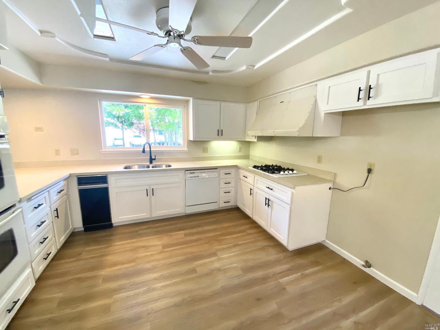 Detail Gallery Image 9 of 23 For 723 Brookside Dr, Vacaville,  CA 95688 - 3 Beds | 2 Baths