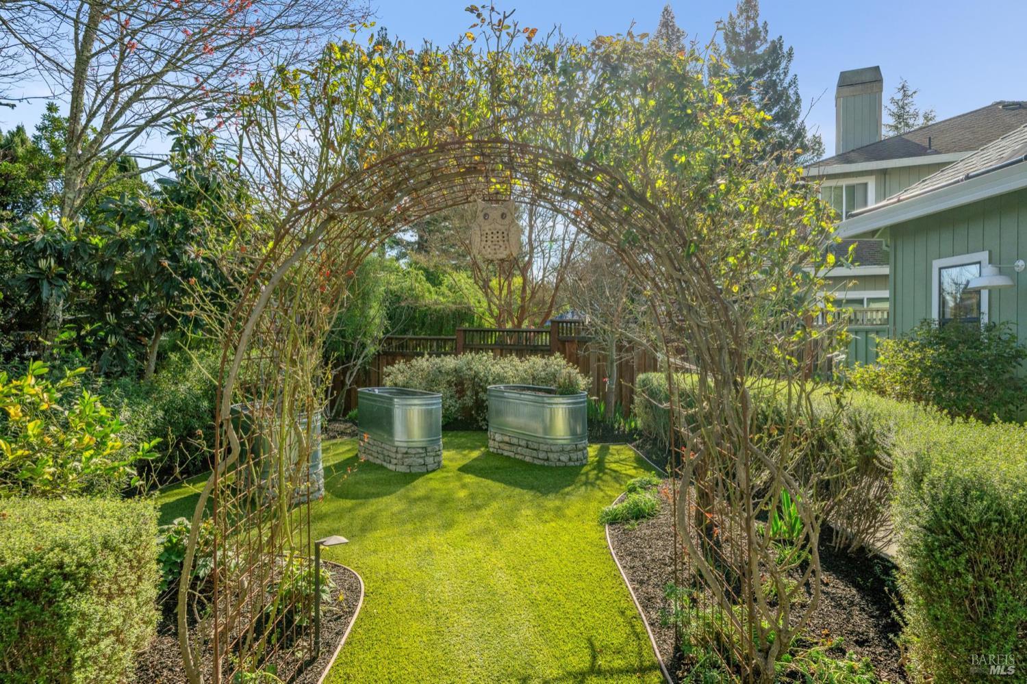 Detail Gallery Image 50 of 69 For 446 Tee Ct, Healdsburg,  CA 95448 - 4 Beds | 3 Baths