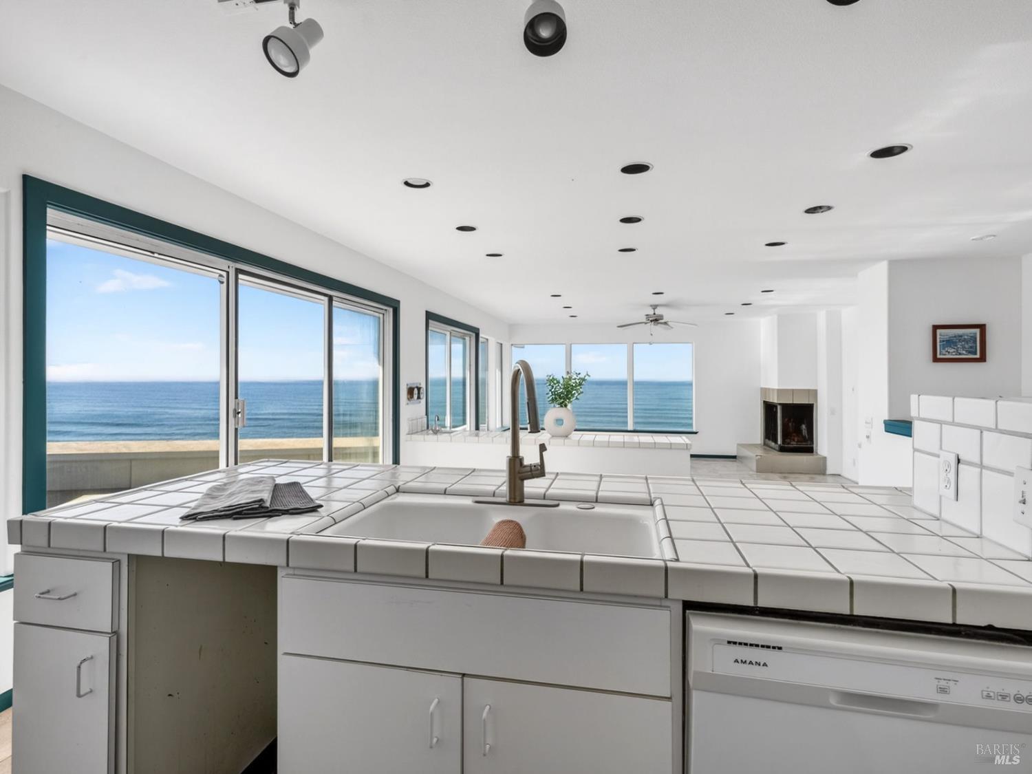 Detail Gallery Image 17 of 61 For 14800 Navarro Way, Manchester,  CA 95459 - 4 Beds | 3 Baths