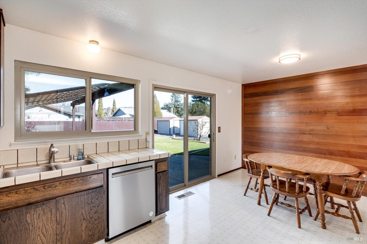 Detail Gallery Image 21 of 54 For 1477 Russell Ave, Santa Rosa,  CA 95403 - 3 Beds | 2 Baths