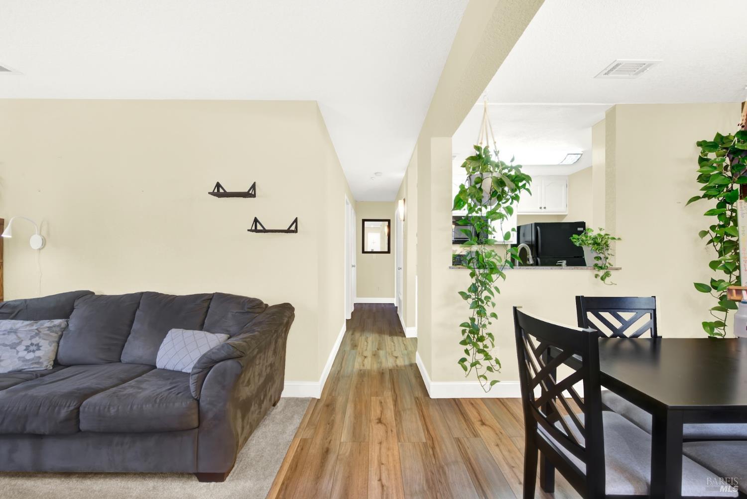 Detail Gallery Image 4 of 55 For 1801 Marshall Rd #801,  Vacaville,  CA 95687 - 2 Beds | 2 Baths