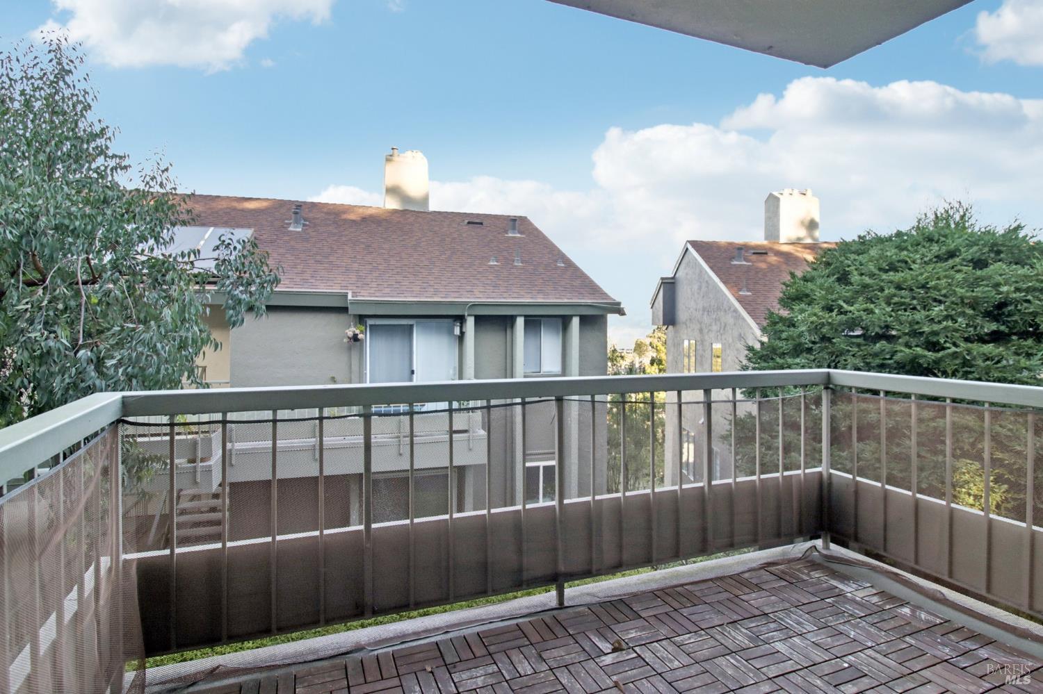 Detail Gallery Image 6 of 24 For 81 Anchorage Rd, Sausalito,  CA 94965 - 1 Beds | 1 Baths