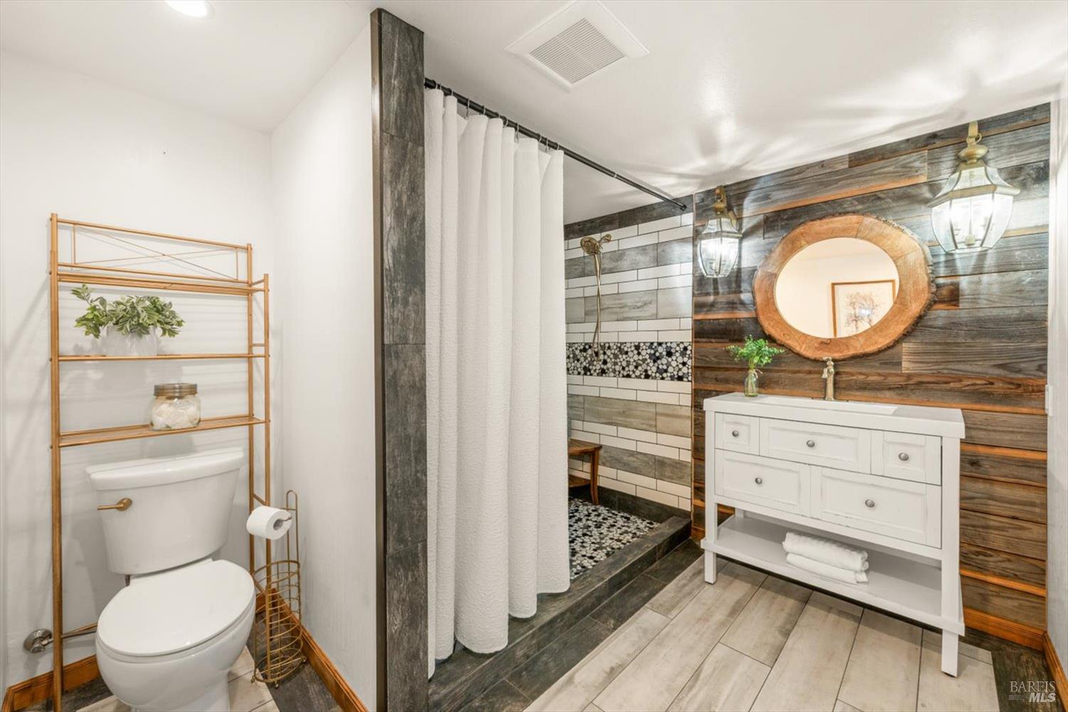 Detail Gallery Image 73 of 99 For 2135 E 2nd St, Benicia,  CA 94510 - 5 Beds | 4 Baths