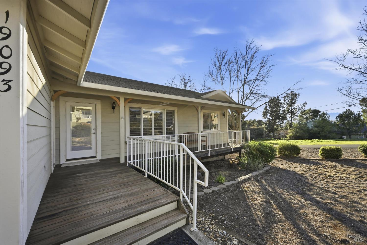 Detail Gallery Image 4 of 30 For 19093 Ravenhill Rd, Hidden Valley Lake,  CA 95467 - 3 Beds | 2 Baths