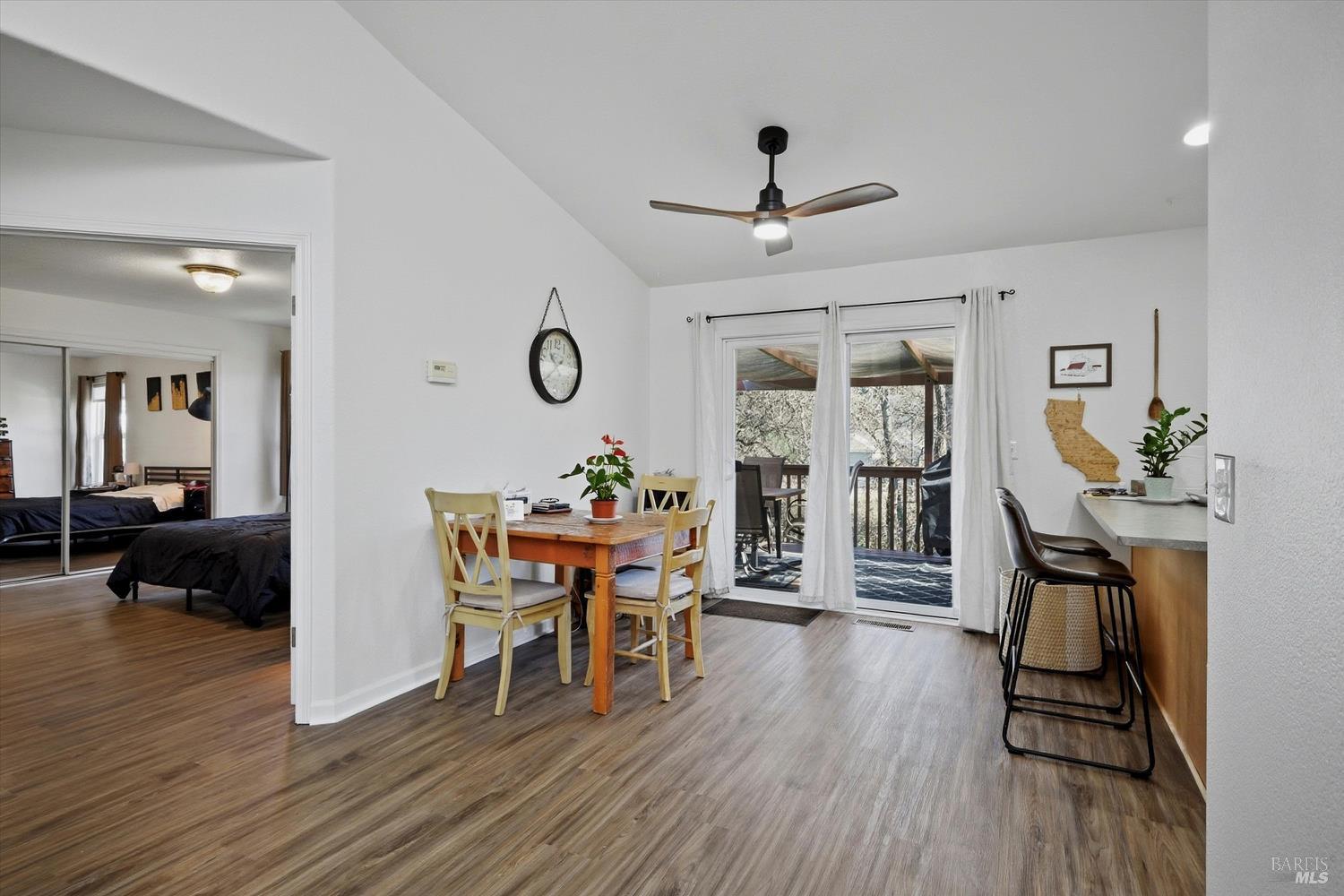 Detail Gallery Image 6 of 32 For 18286 North Shore Dr, Hidden Valley Lake,  CA 95467 - 3 Beds | 2 Baths