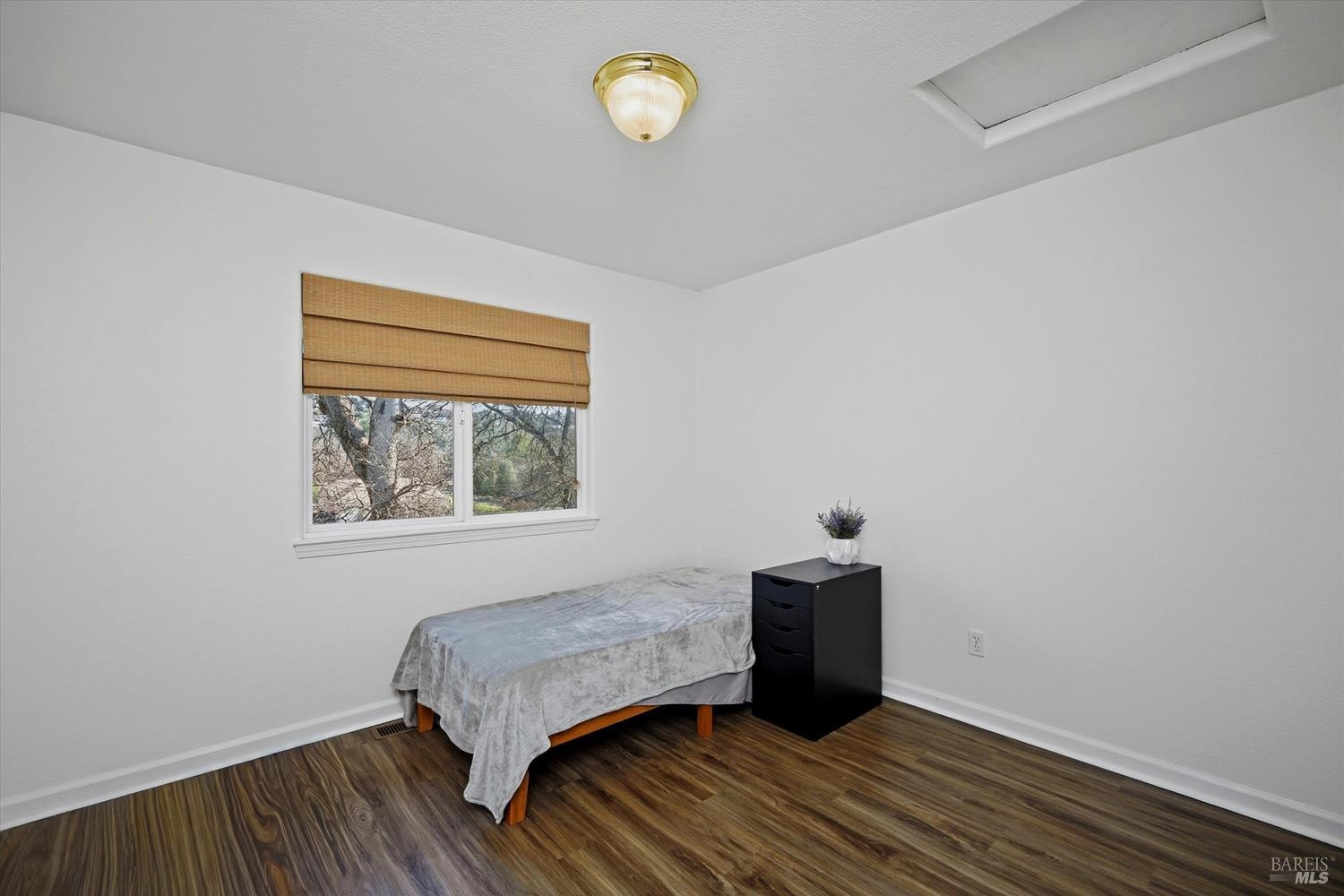 Detail Gallery Image 16 of 32 For 18286 North Shore Dr, Hidden Valley Lake,  CA 95467 - 3 Beds | 2 Baths