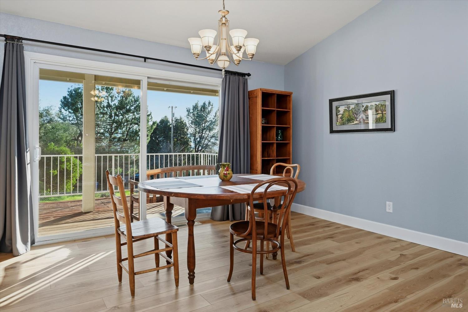 Detail Gallery Image 11 of 30 For 19093 Ravenhill Rd, Hidden Valley Lake,  CA 95467 - 3 Beds | 2 Baths