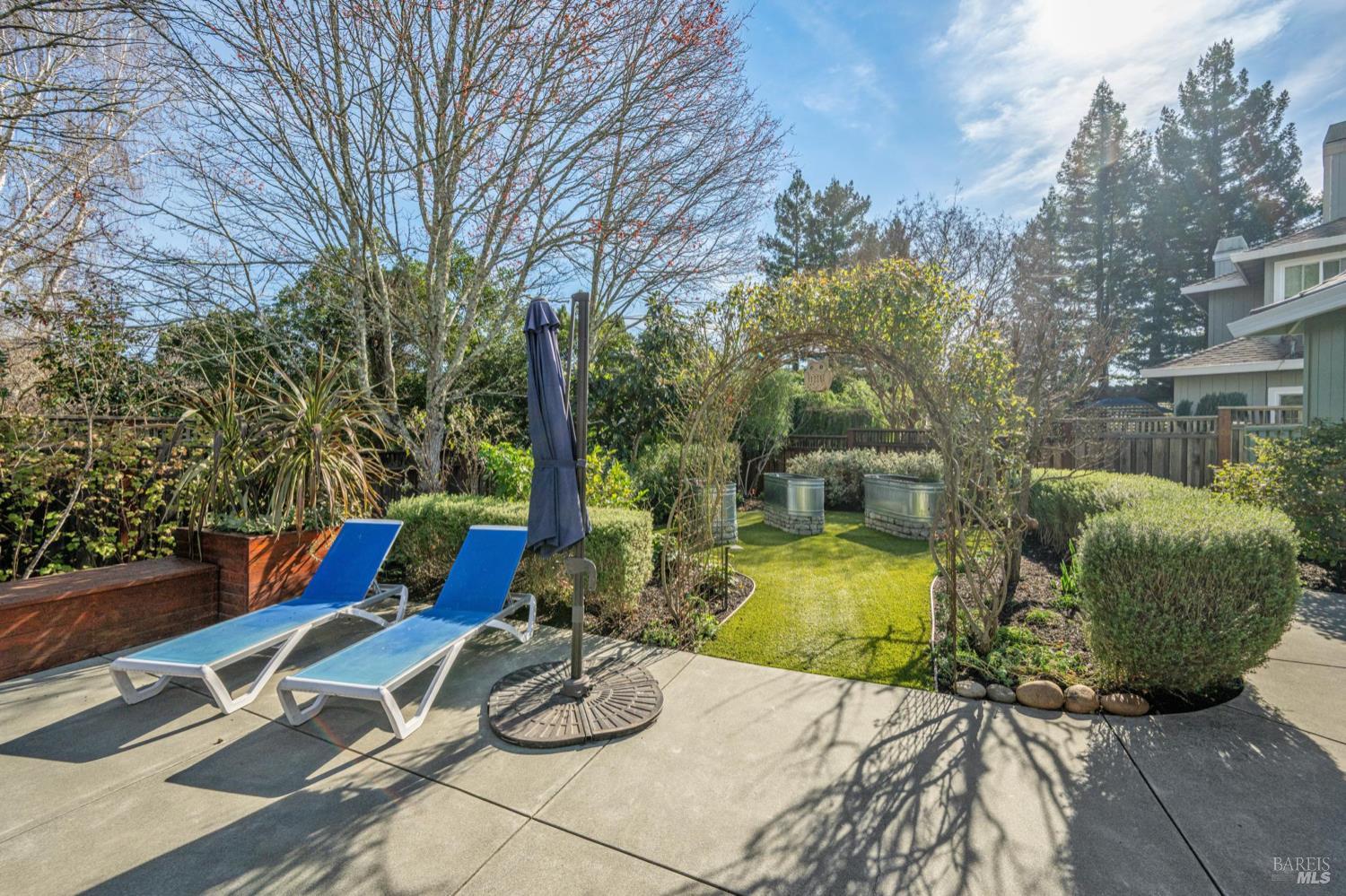 Detail Gallery Image 49 of 69 For 446 Tee Ct, Healdsburg,  CA 95448 - 4 Beds | 3 Baths