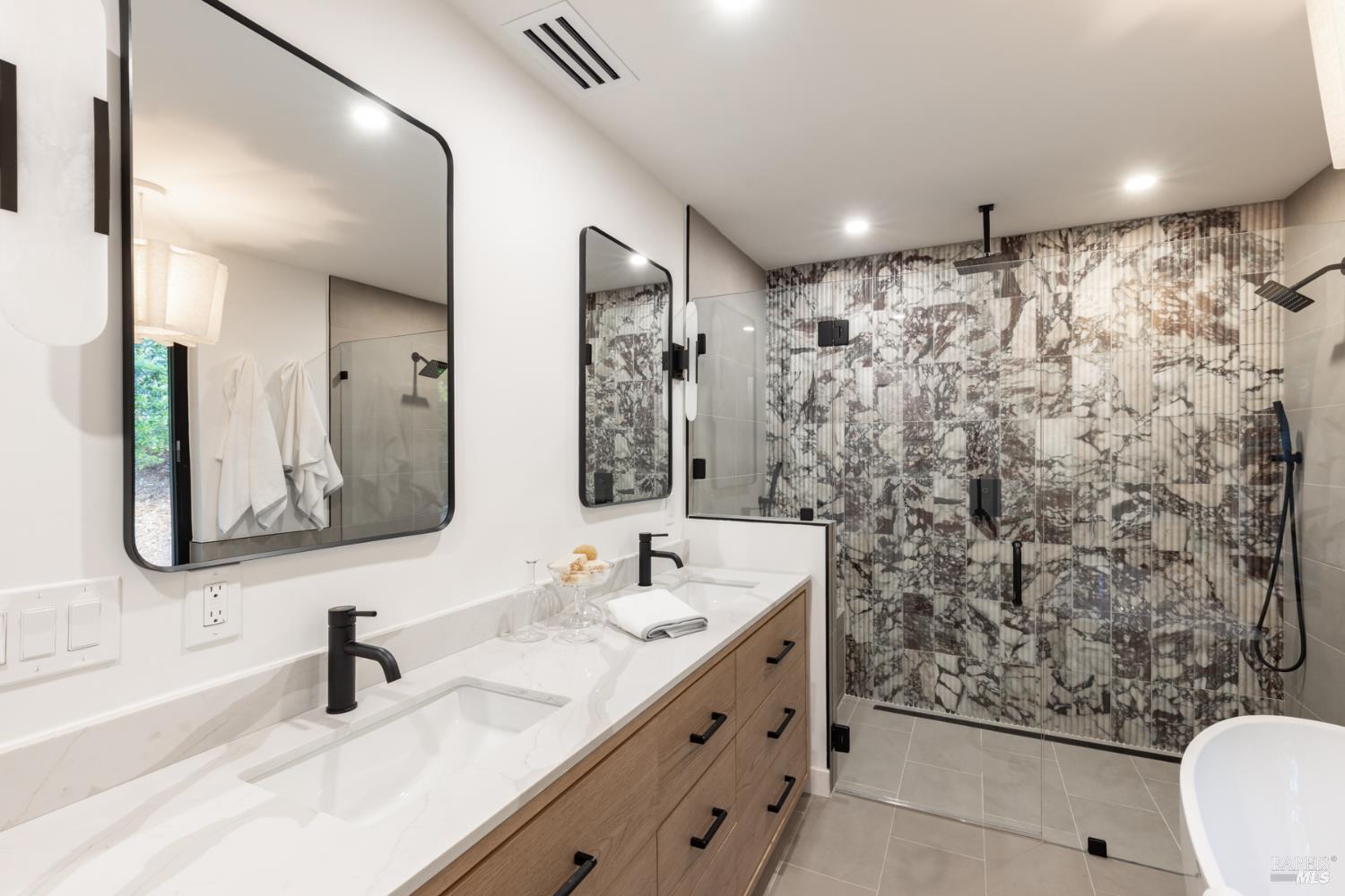 Detail Gallery Image 25 of 74 For 559 E Spring St, Napa,  CA 94559 - 3 Beds | 3/2 Baths