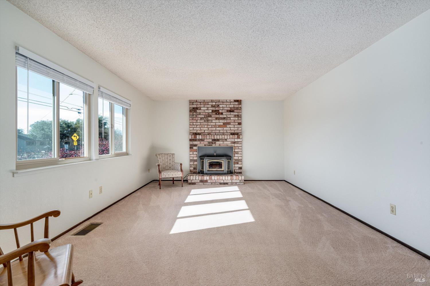 Detail Gallery Image 9 of 54 For 1477 Russell Ave, Santa Rosa,  CA 95403 - 3 Beds | 2 Baths