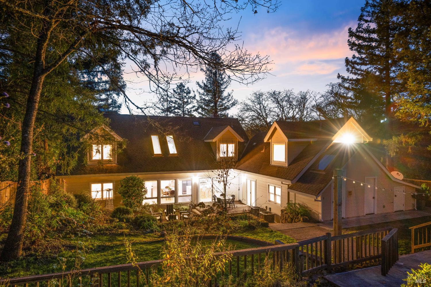 Detail Gallery Image 3 of 38 For 13605 Garric Ave, Glen Ellen,  CA 95442 - 5 Beds | 4/1 Baths