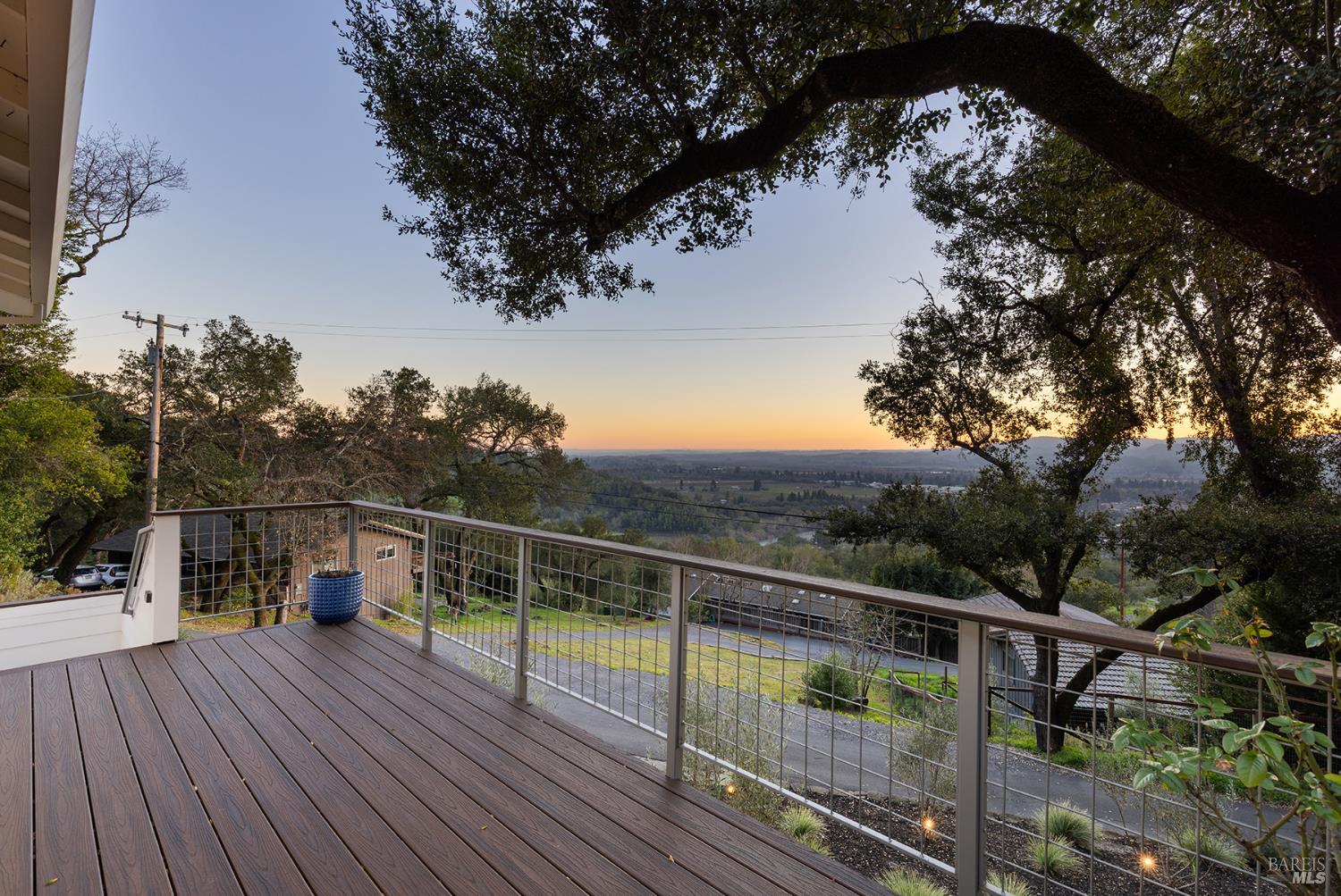 Detail Gallery Image 8 of 48 For 1625 Madrone Ave, Healdsburg,  CA 95448 - 3 Beds | 2 Baths