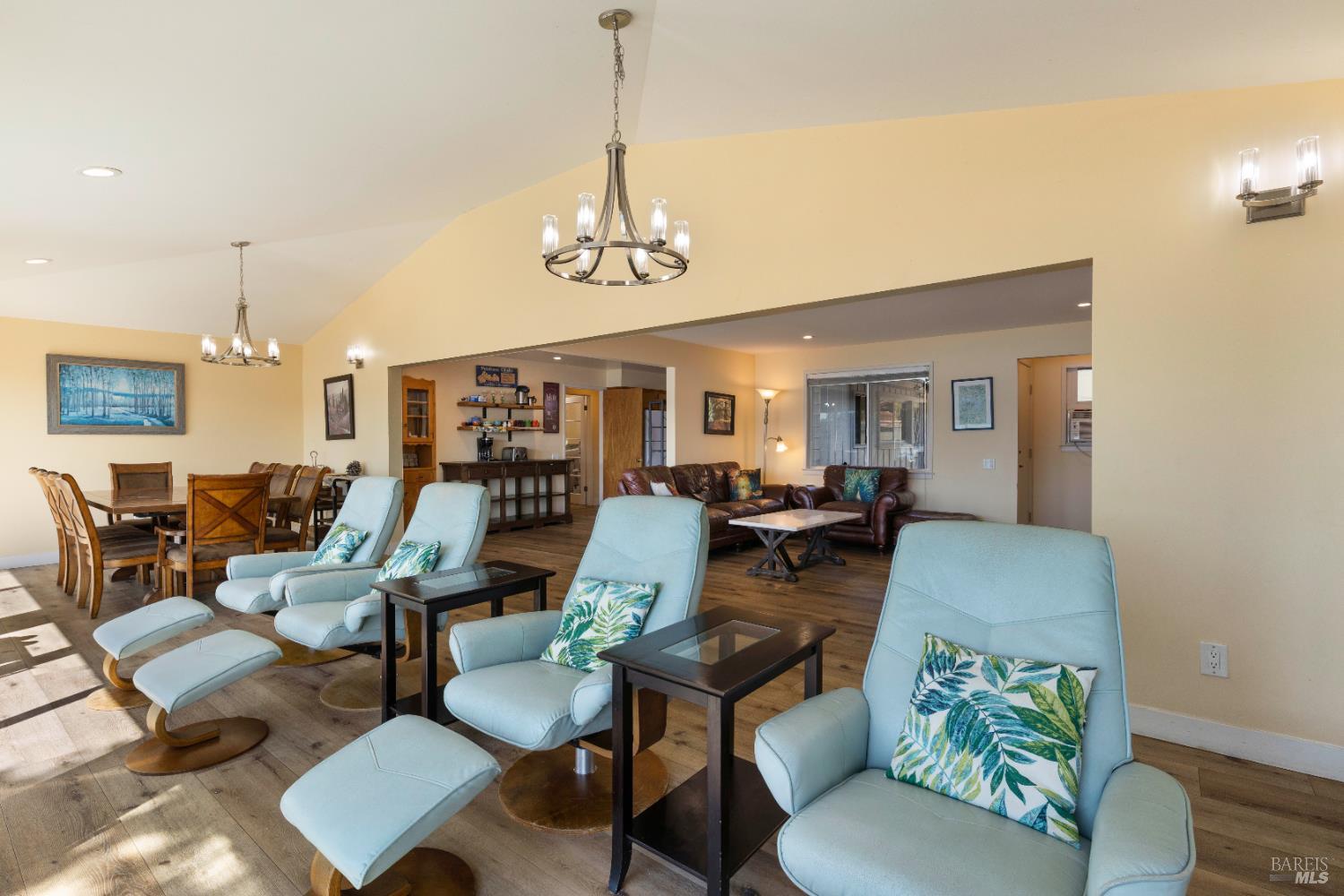 Detail Gallery Image 11 of 63 For 11145 E Highway 20 Unkn, Clearlake Oaks,  CA 95423 - 4 Beds | 2/1 Baths