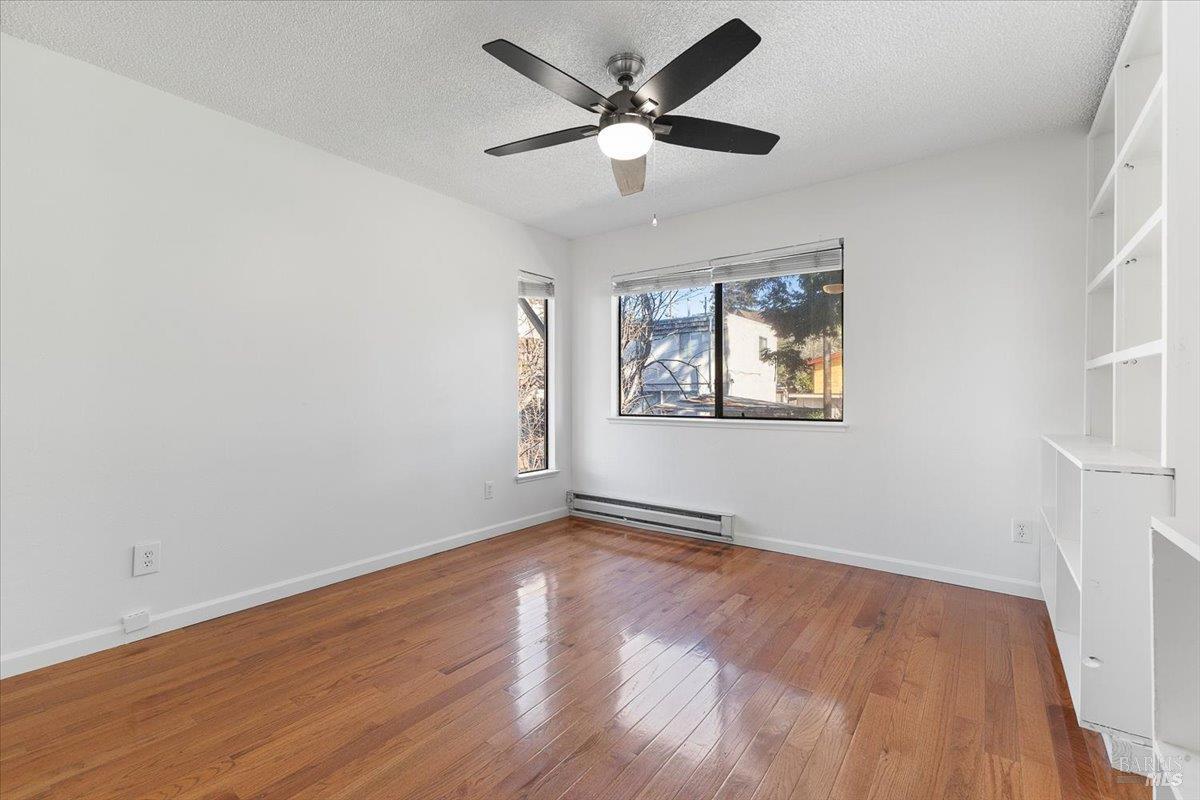 Detail Gallery Image 7 of 12 For 3824 39th Ave #C,  Oakland,  CA 94619 - 2 Beds | 2/1 Baths