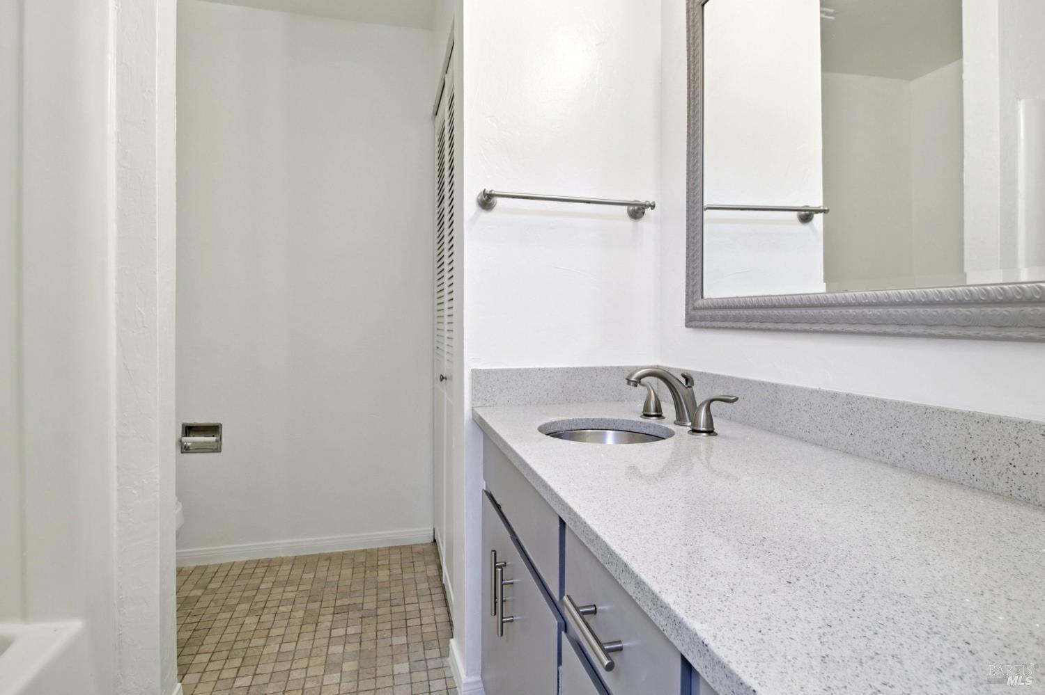 Detail Gallery Image 13 of 24 For 81 Anchorage Rd, Sausalito,  CA 94965 - 1 Beds | 1 Baths