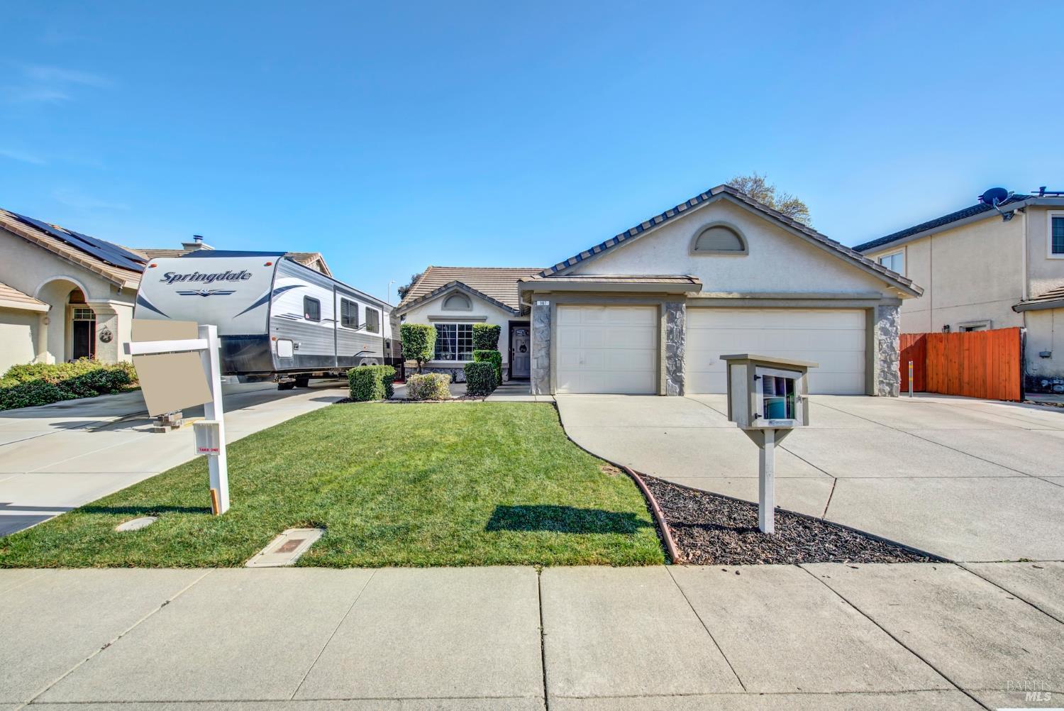 Detail Gallery Image 4 of 64 For 967 Copper Way, Vacaville,  CA 95687 - 3 Beds | 2/1 Baths