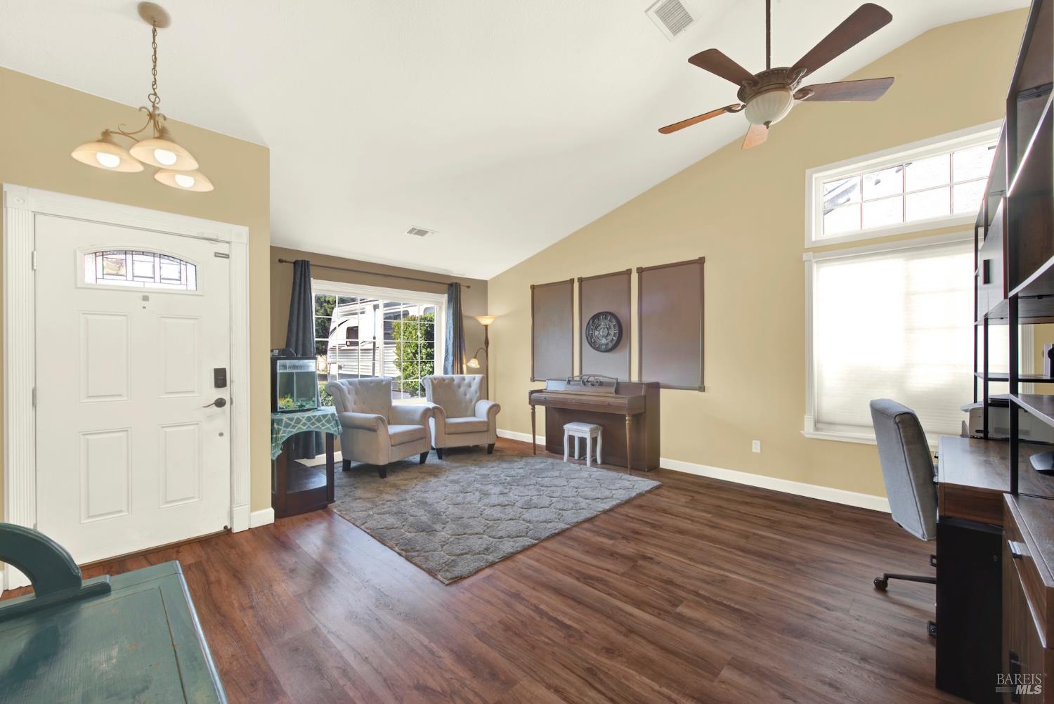 Detail Gallery Image 14 of 64 For 967 Copper Way, Vacaville,  CA 95687 - 3 Beds | 2/1 Baths