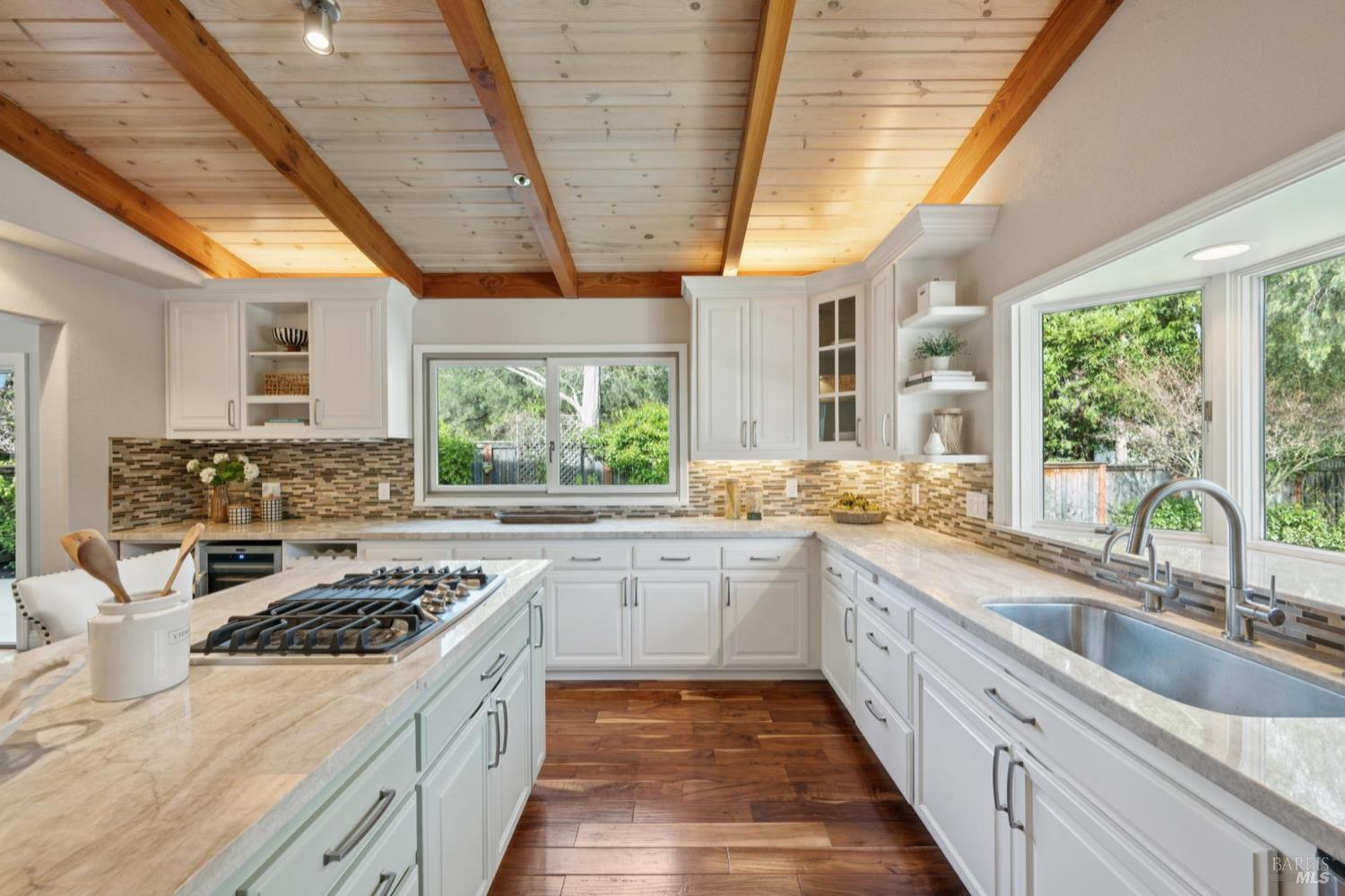 Detail Gallery Image 14 of 69 For 446 Tee Ct, Healdsburg,  CA 95448 - 4 Beds | 3 Baths