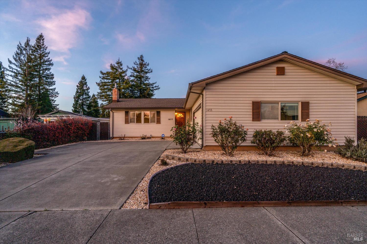 Detail Gallery Image 5 of 54 For 1477 Russell Ave, Santa Rosa,  CA 95403 - 3 Beds | 2 Baths