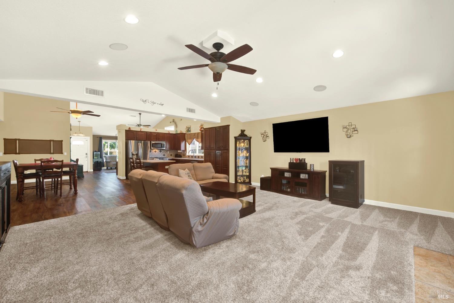 Detail Gallery Image 32 of 64 For 967 Copper Way, Vacaville,  CA 95687 - 3 Beds | 2/1 Baths