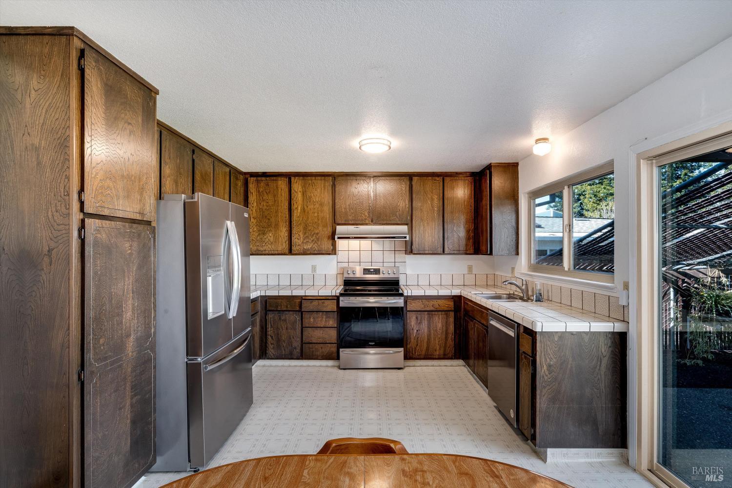 Detail Gallery Image 16 of 54 For 1477 Russell Ave, Santa Rosa,  CA 95403 - 3 Beds | 2 Baths