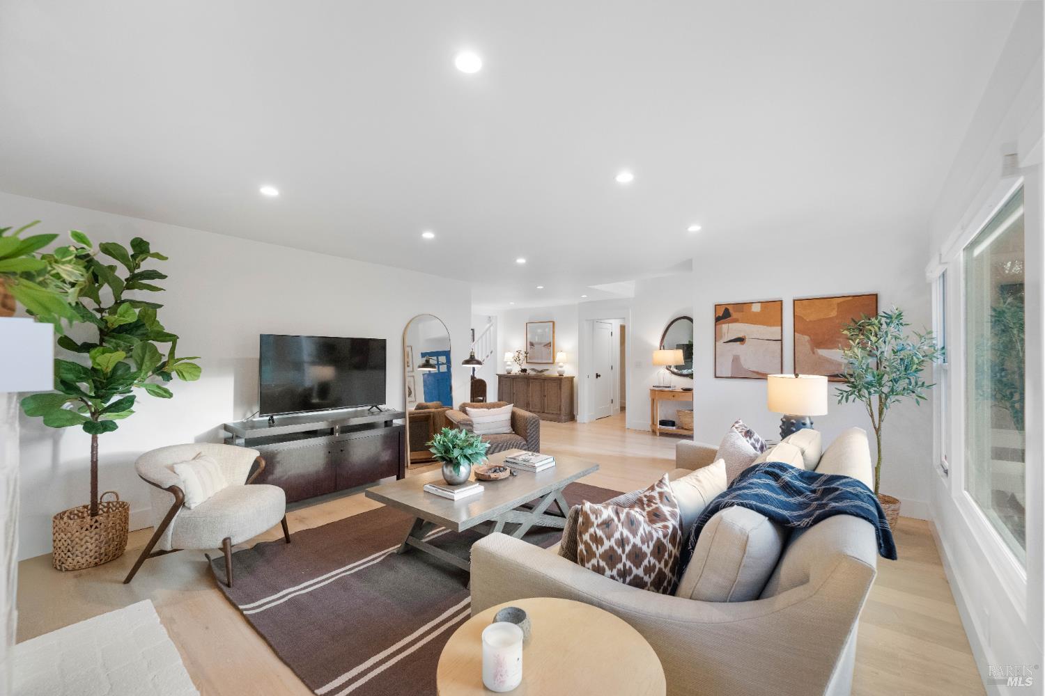 Detail Gallery Image 4 of 38 For 13605 Garric Ave, Glen Ellen,  CA 95442 - 5 Beds | 4/1 Baths