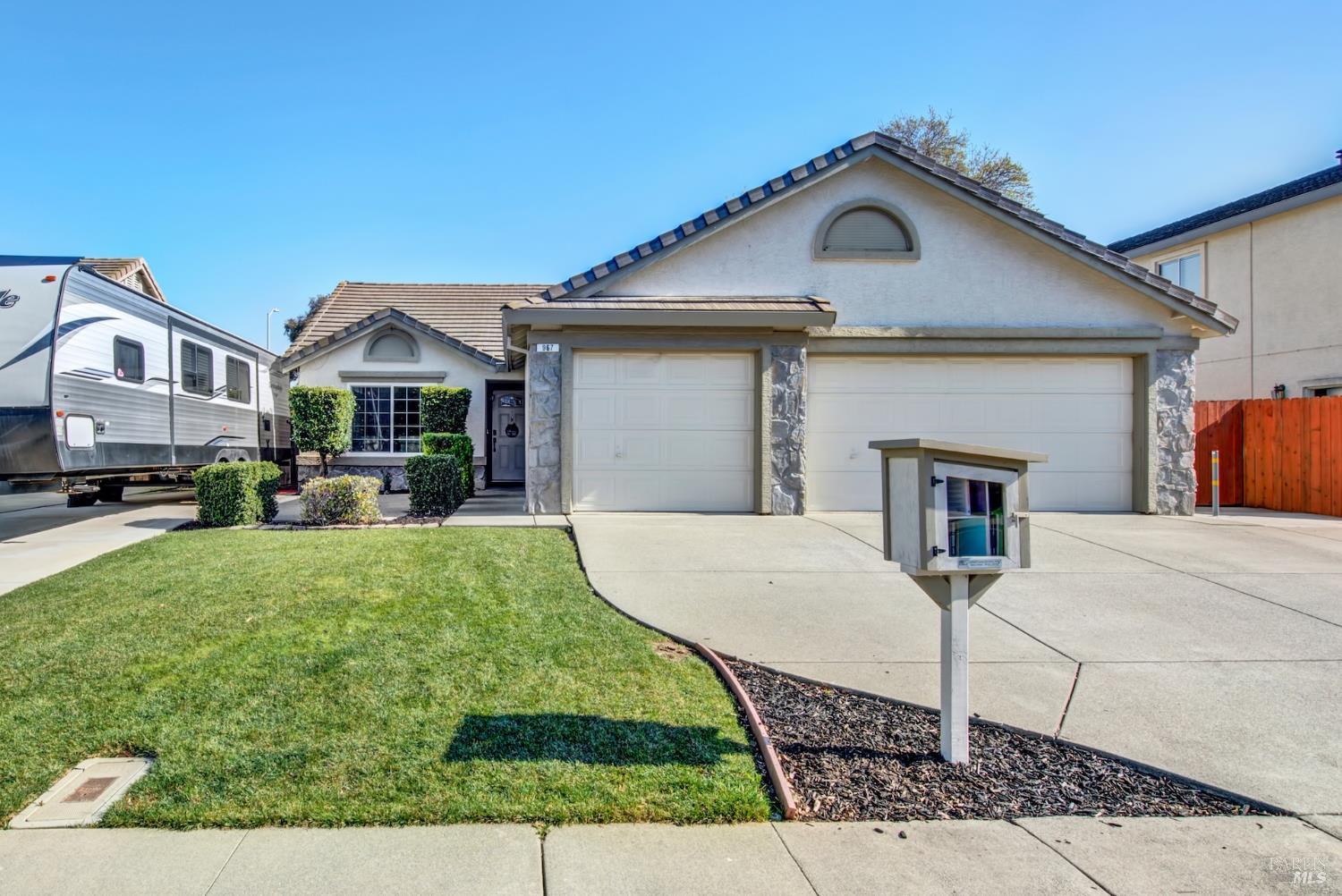 Detail Gallery Image 3 of 64 For 967 Copper Way, Vacaville,  CA 95687 - 3 Beds | 2/1 Baths