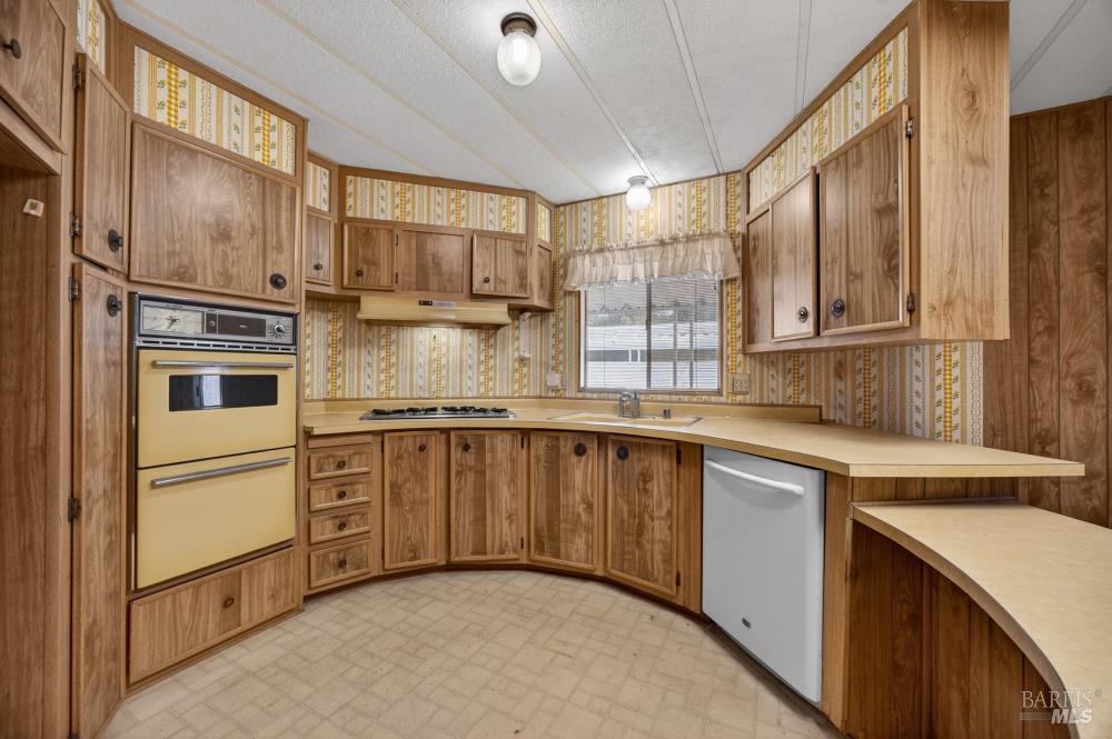 Detail Gallery Image 15 of 47 For 99 Mobile Dr 99, Napa,  CA 94558 - 2 Beds | 2 Baths