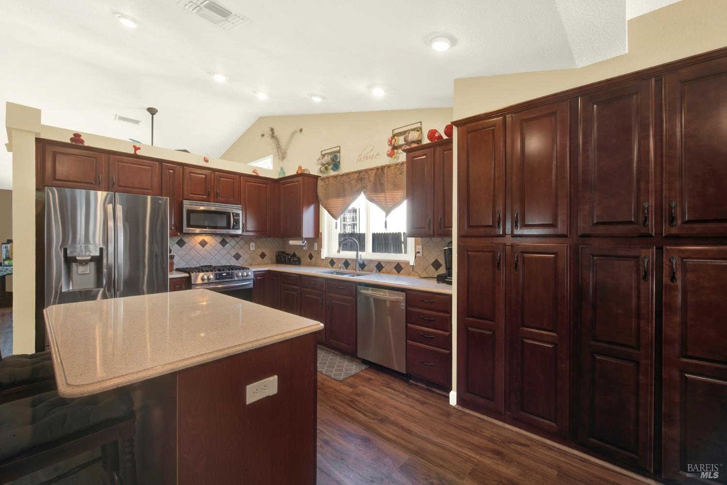 Detail Gallery Image 19 of 64 For 967 Copper Way, Vacaville,  CA 95687 - 3 Beds | 2/1 Baths