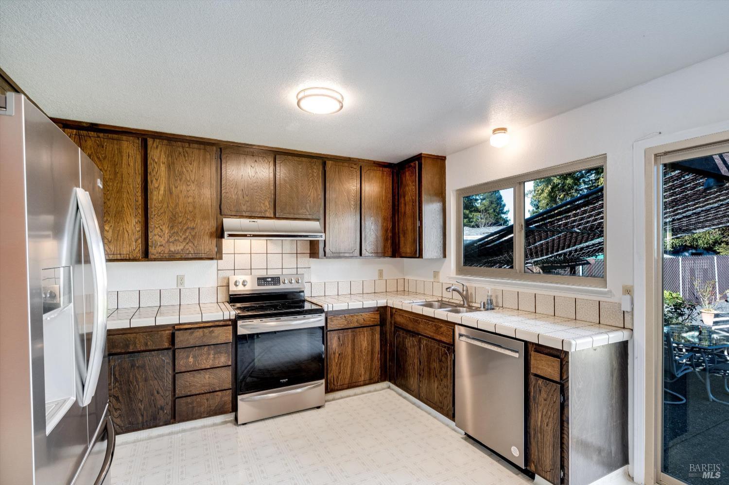 Detail Gallery Image 17 of 54 For 1477 Russell Ave, Santa Rosa,  CA 95403 - 3 Beds | 2 Baths