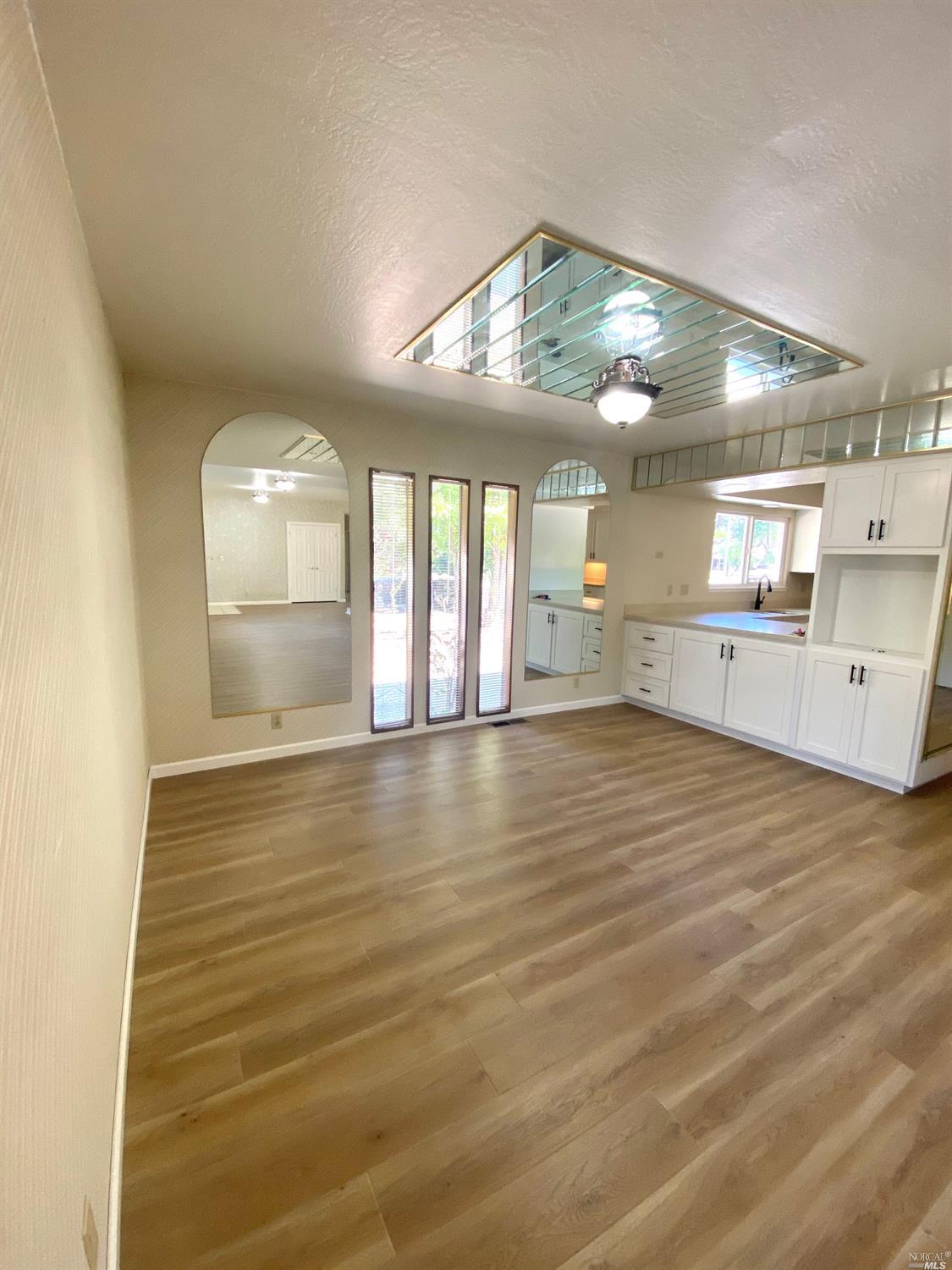 Front Image Thumbnail for BA326008871