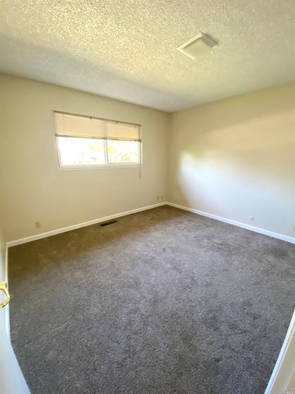 Detail Gallery Image 17 of 23 For 723 Brookside Dr, Vacaville,  CA 95688 - 3 Beds | 2 Baths